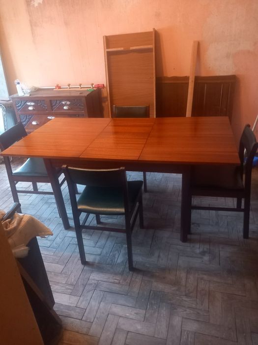 Mesa de jantar e 4 cadeiras