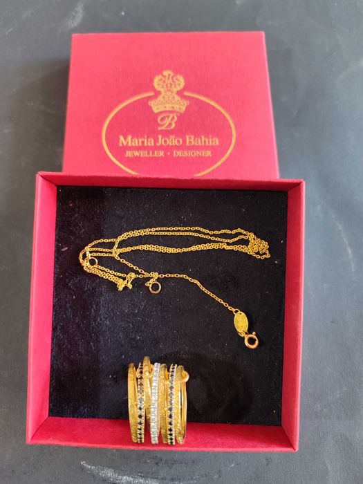 Anel em ouro  " 7 alianças " de Maria João Bahia
