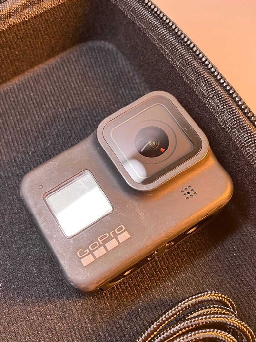Екшн-камера GoPro Hero 8 із зарядною станцією