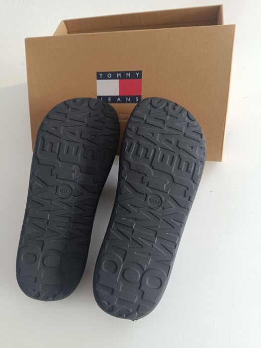 Klapki damskie Tommy Hilfiger na platformie czarne