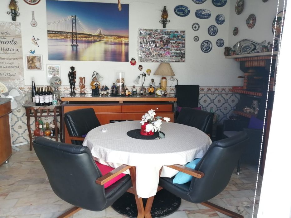 Mesa sala com cadeiras