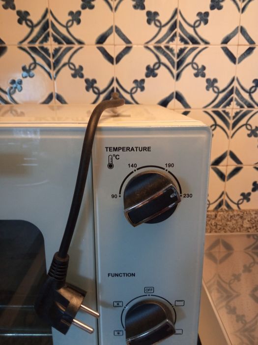 Forno pequeno elétrico
