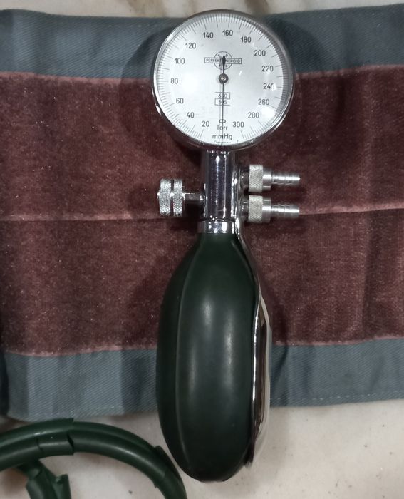 Medidor de tensão arterial profissional de médico
