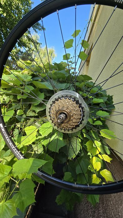 Колеса 28 дюймів касета, тріскачка, динамовтулка переднє