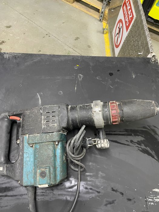 Młot Udarowy Kujący MAKITA HM1202C Używany