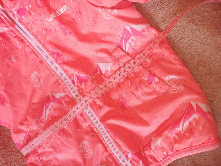 Теплая демисезонная курточка для девочки на 2-3 года