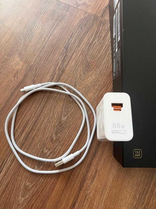 tablet HUAWEI MatePad Pro 13.2, etui, rysik, ładowarka