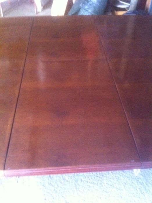 Mesa e 6 cadeiras de madeira maciça