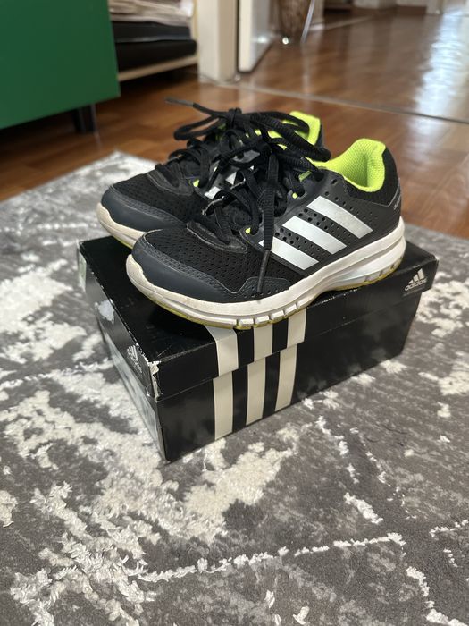 Оригінальні кросівки адидас весна-літо