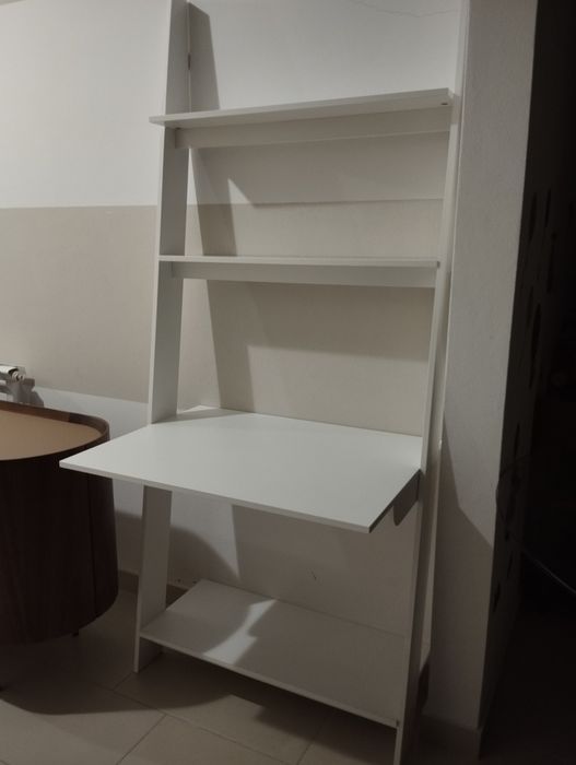 Conjunto de secretária e cadeira