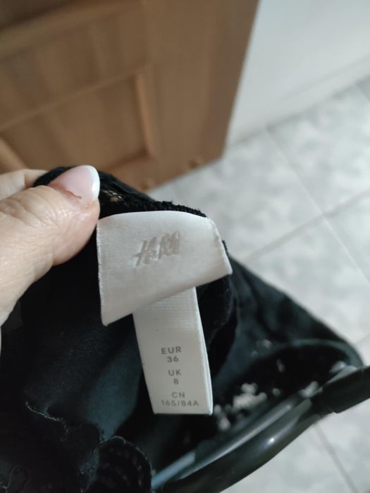 Mam do sprzedania sukienkę damską elegancka z koronki odkryte plecy