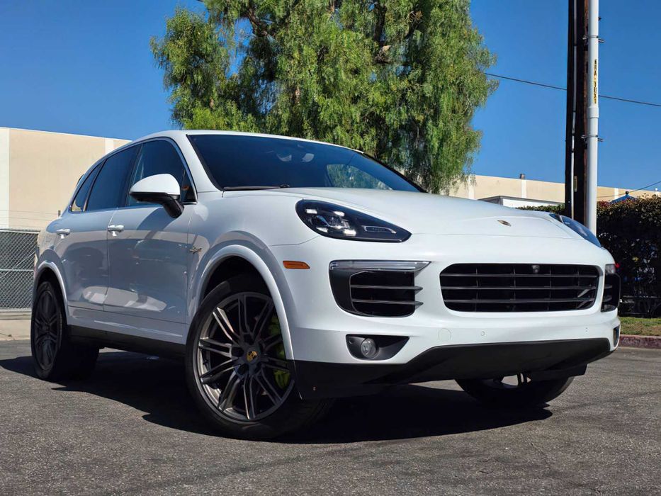 Porsche Cayenne S      2016