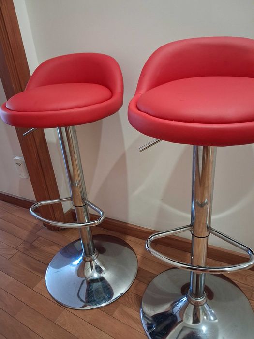 Par de bancos altos de bar
