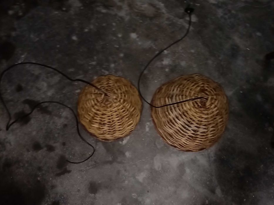 Candeeiros feitos com cestos