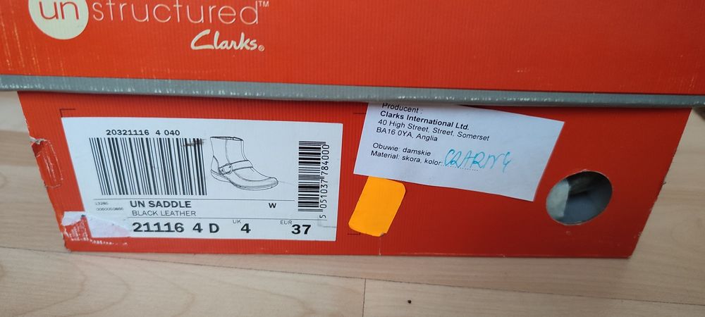 czarne botki Clarks