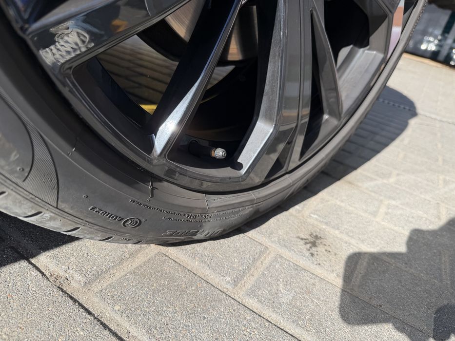 Opony Pirelli P-zero 255/40/R21
