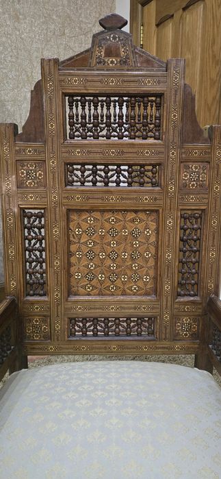 Espectaculares cadeirões Indo-Portugueses