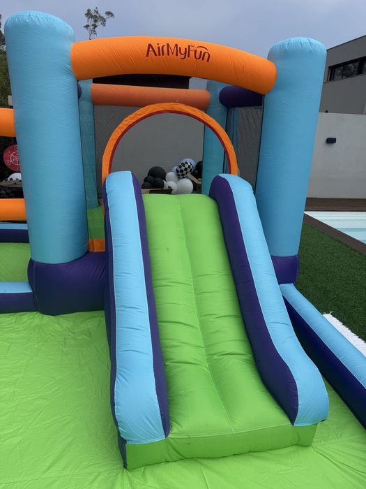 Aluga-se insuflavel para festas
