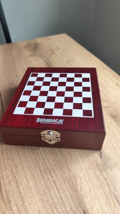 Szachy z zestawem do wina