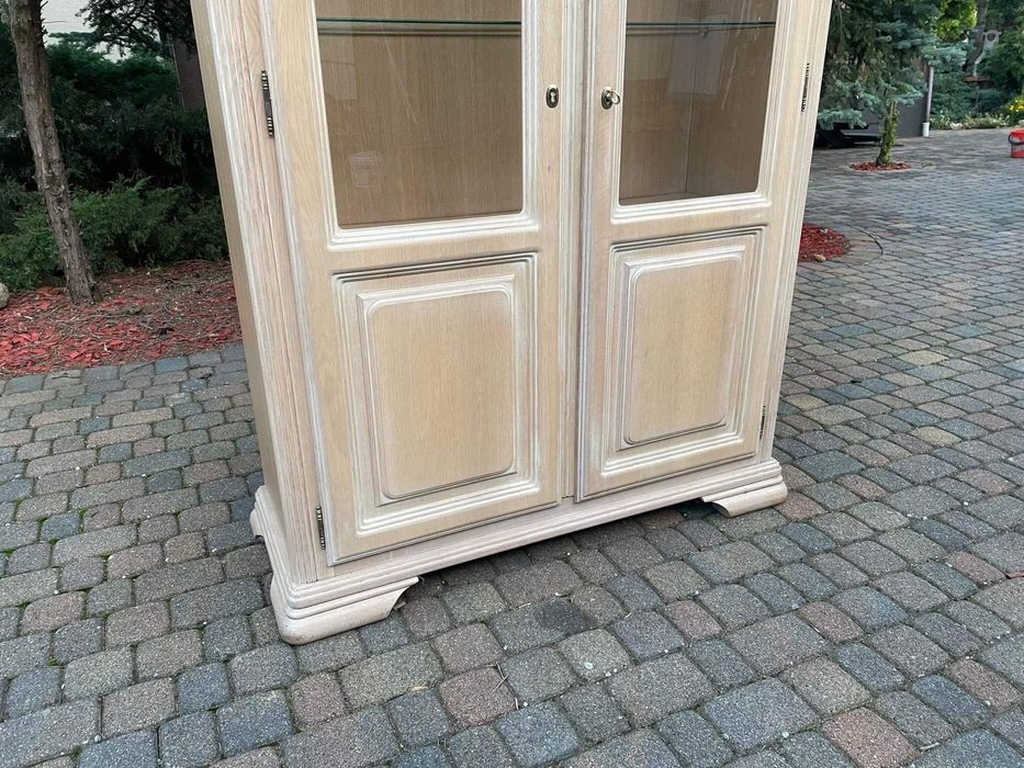 Witrynka biblioteka przeszklona bielona