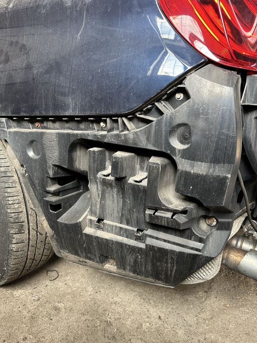 Кронштейн бампера заднє  кріплення бампера Bmw f10 USA