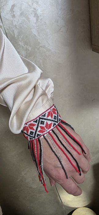 Браслет вишиванка з бісером