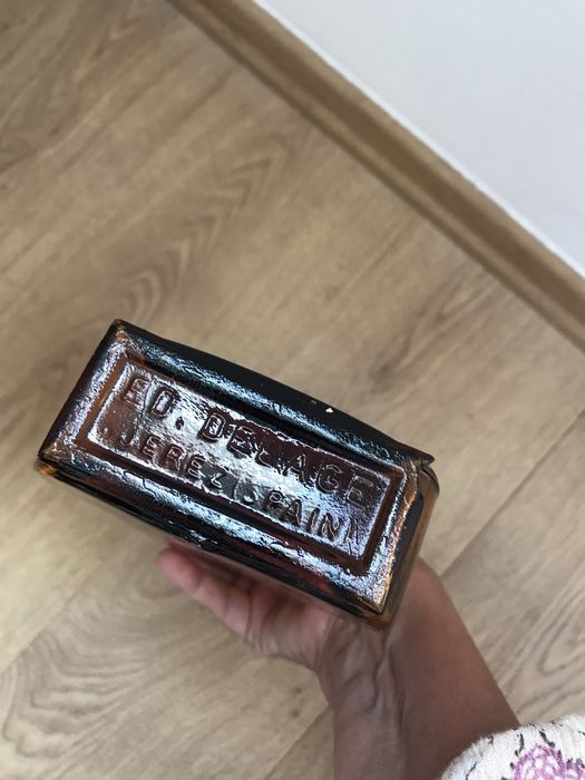 Garrafa de vidro em forma de viola