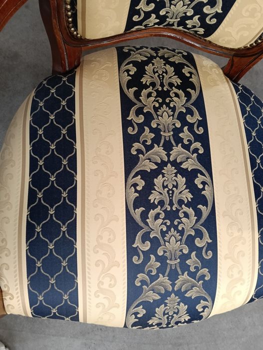 Piękny antyczny fotel Ludwikowski