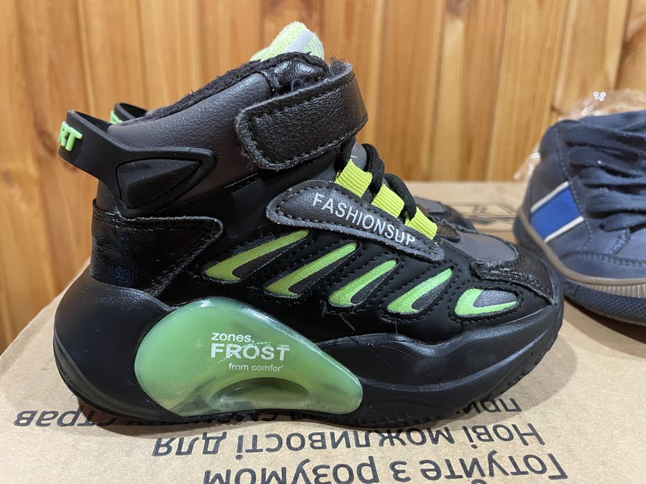 Продам взуття на хлопчика, ботіночки на флісі