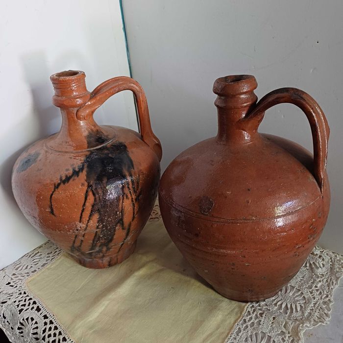 Bilhas ou vinagreiras em barro