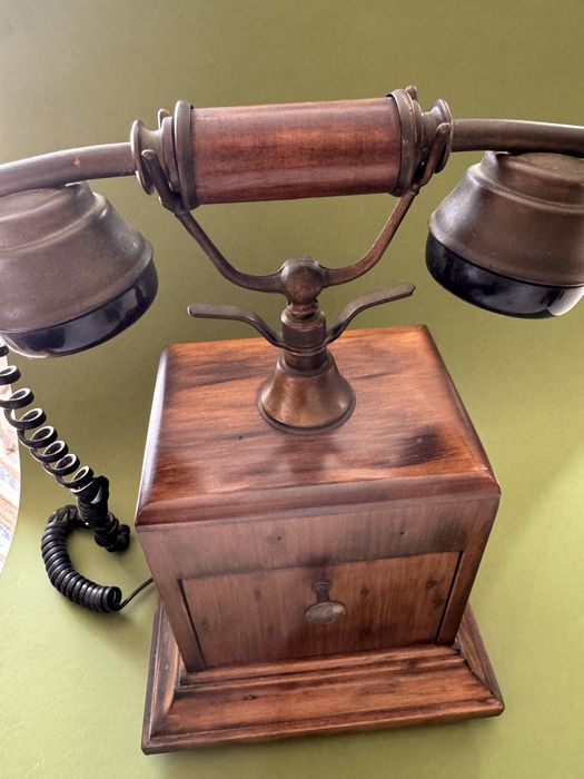 Vintage telefone Madeira e cobre a funcionar