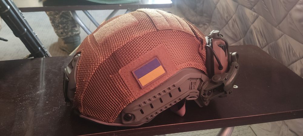 Каска, шолом з кавером та активними навушниками Walker's Razor