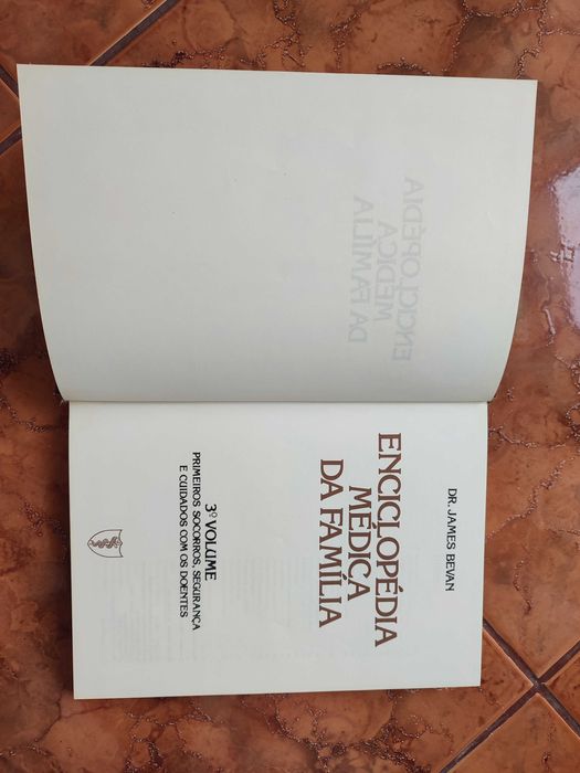 Enciclopédia Médica de Família 3º Volume
