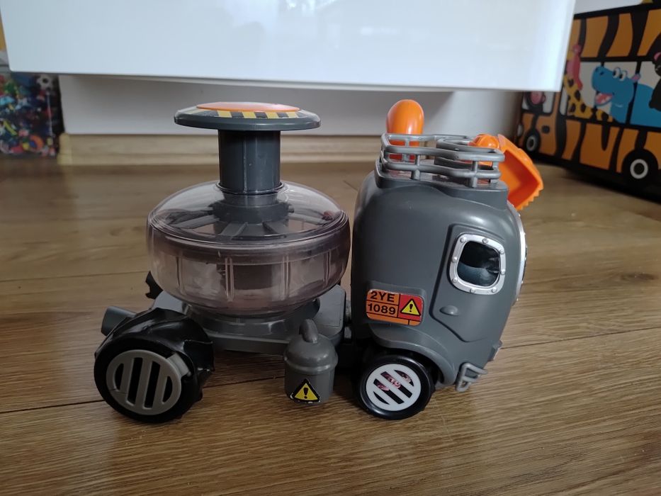 Autko śmieszne z wirnikiem