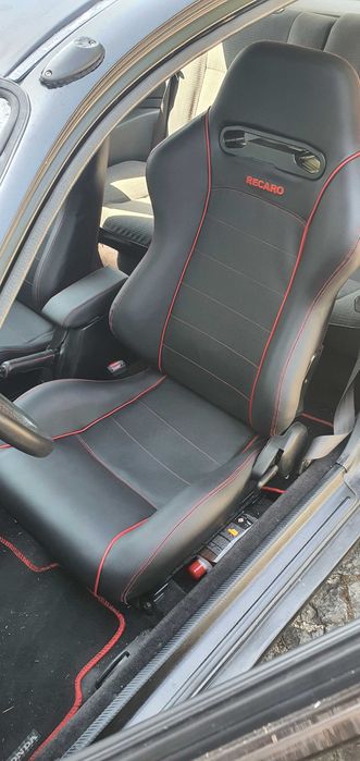 Bancos replica Recaro em pele