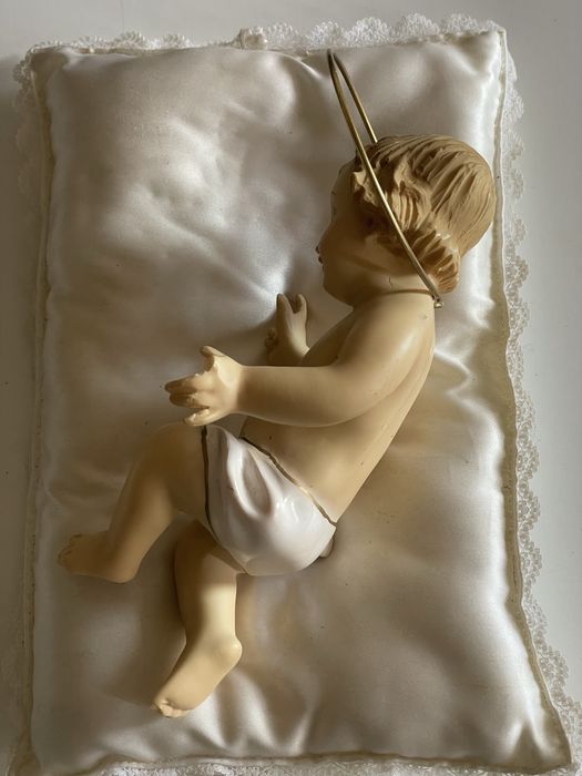 Menino Jesus com almofada