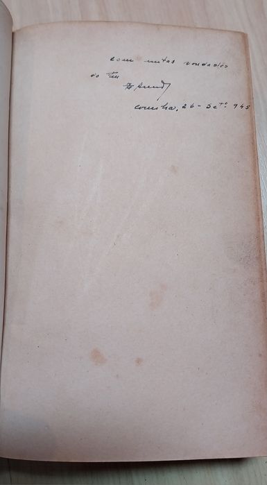 Livro antigo "Os melhores contos portugueses "