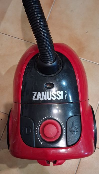 Aspirador Zanussi com saco reutilizável de 1600 Watts