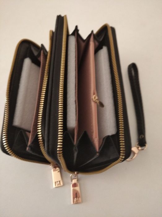 Carteira nova de cor preta