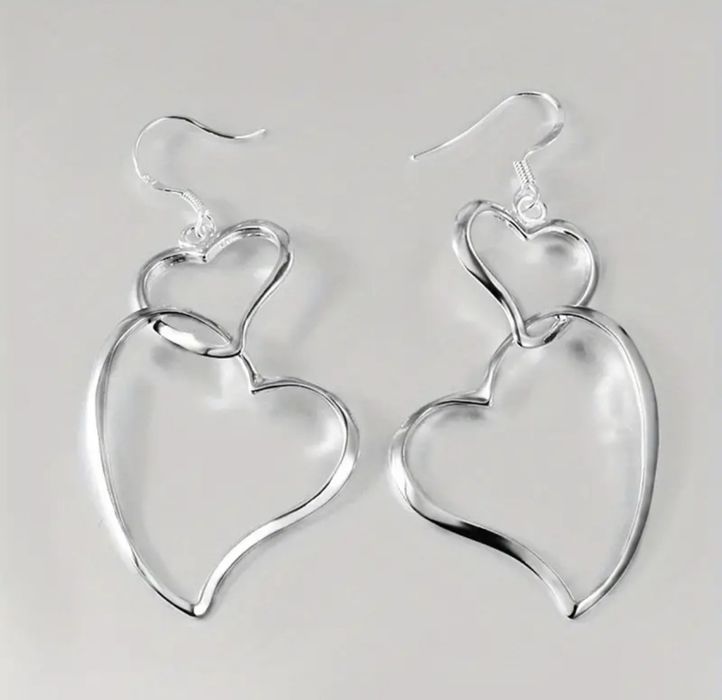 Brincos dourado e prateado