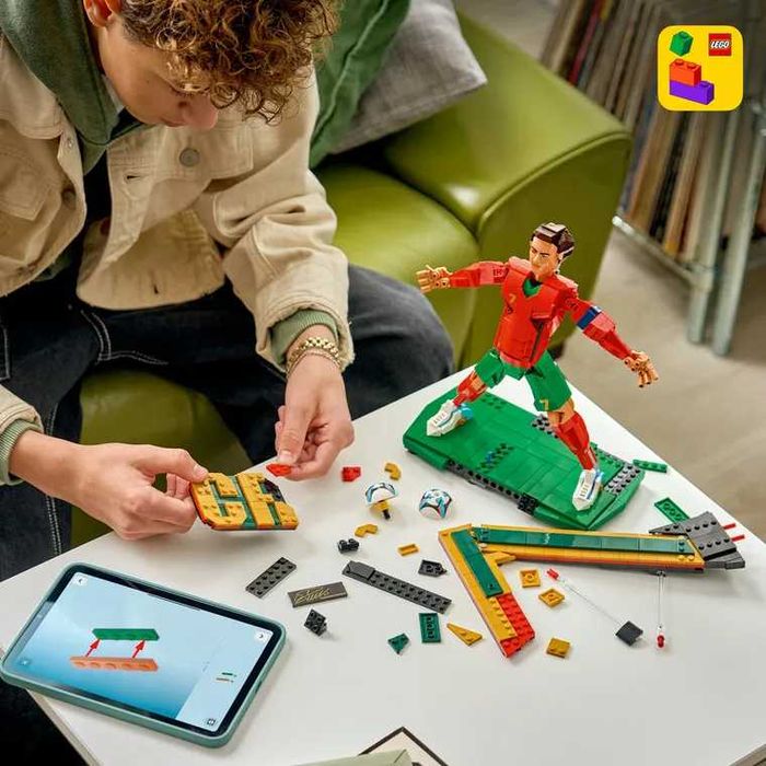 LEGO Editions Cristiano Ronaldo 43016 – 854 elementy, figurka CR7
