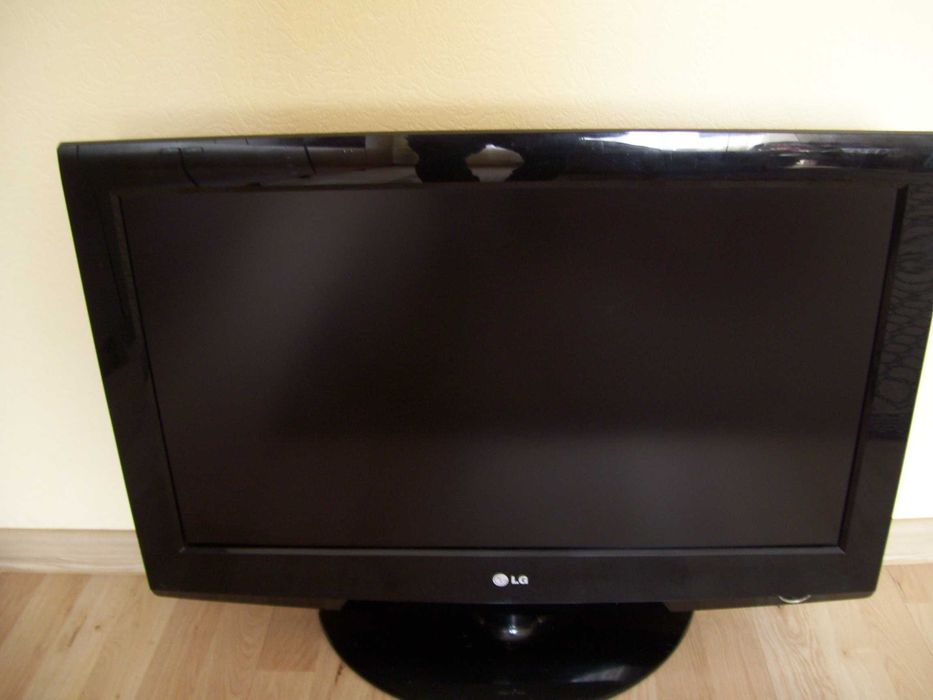 Telewizor LG 32" w bardzo dobrym stanie z dekoderem.