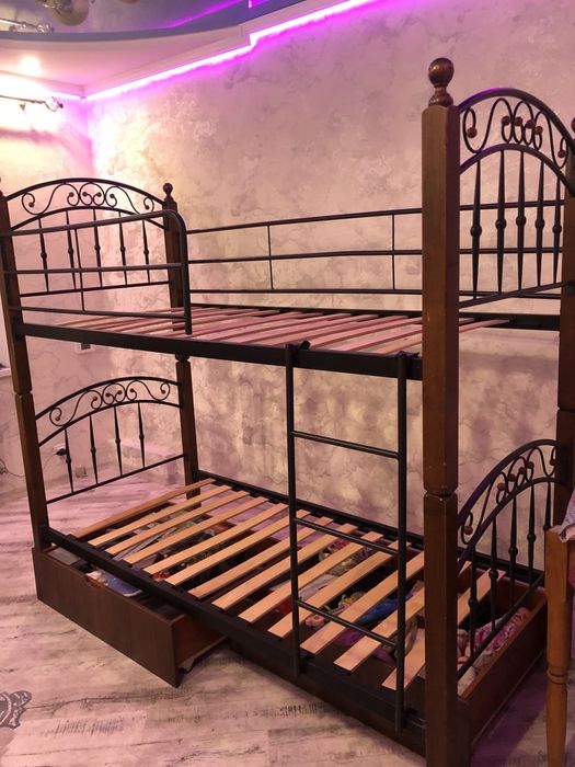 Двухярусная кровать