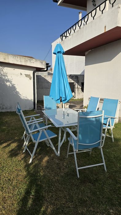 Mesa de Jardim com 6 cadeiras e parasol como novo