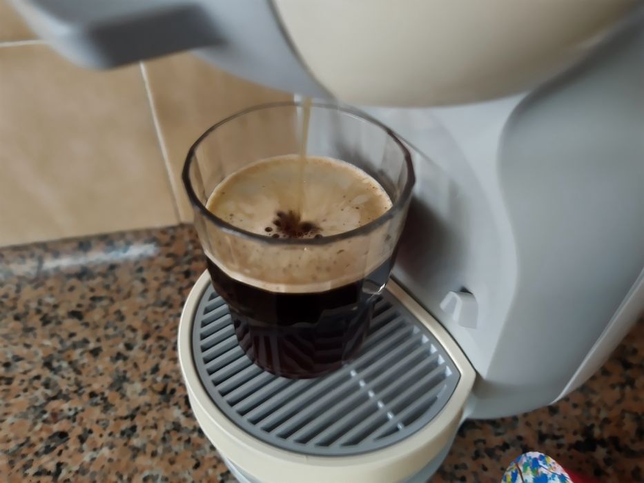 Máquina de café Dolce Gusto cafeteira Krups casa quarto apartamento vivenda escritório gabinete carro cozinha.