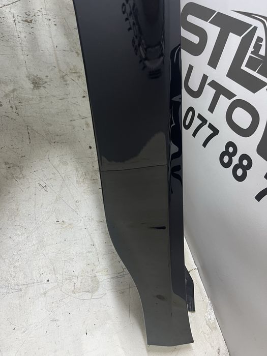 Праве крило Tesla Model Y