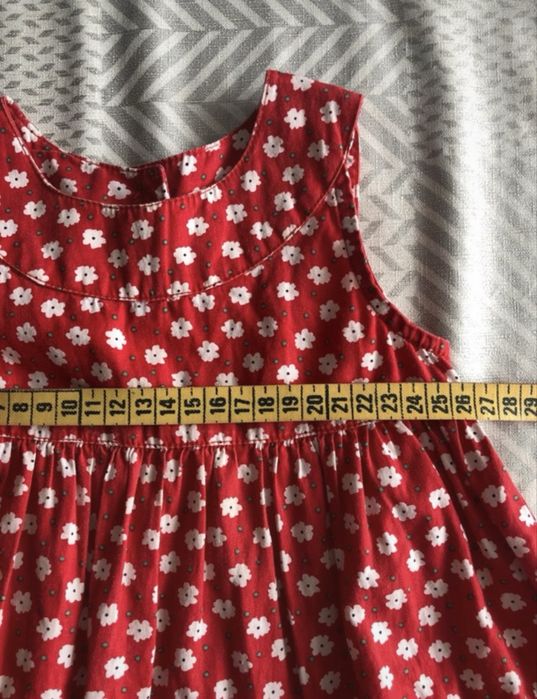 Letnia sukienka w kwiatuszki rozm 92