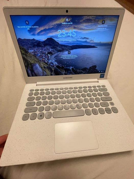 Samsung Notebook Flash F30 (Windows 11) — Como Novo