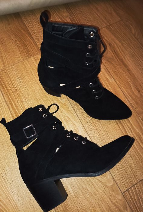 Botki zamszowe sznurowane 40