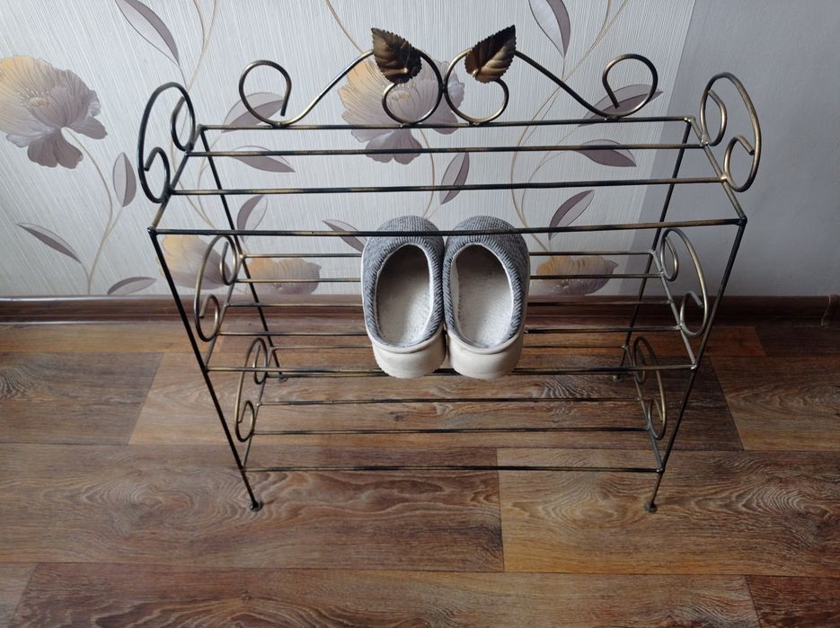 Металеві полиці для взуття